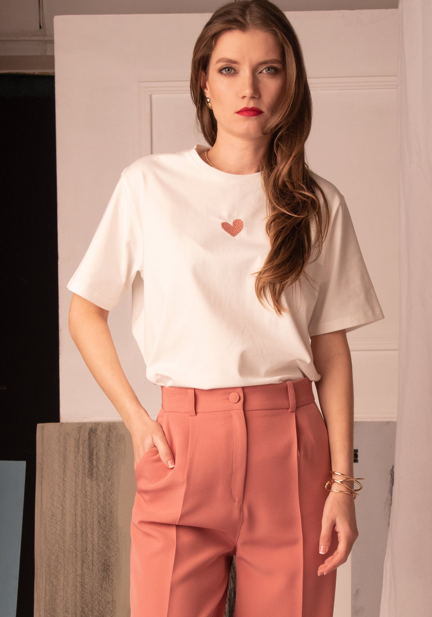 Fé Embroidered Heart Boyfriend T-shirt in Ecru + Blush