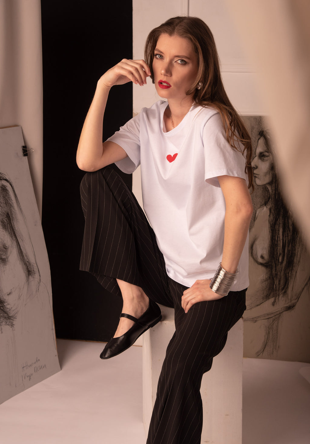 Fé Embroidered Heart Boyfriend T-shirt in White + Red