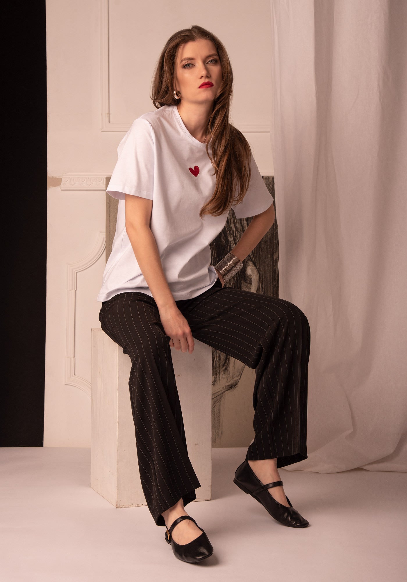 Fé Embroidered Heart Boyfriend T-shirt in White + Red