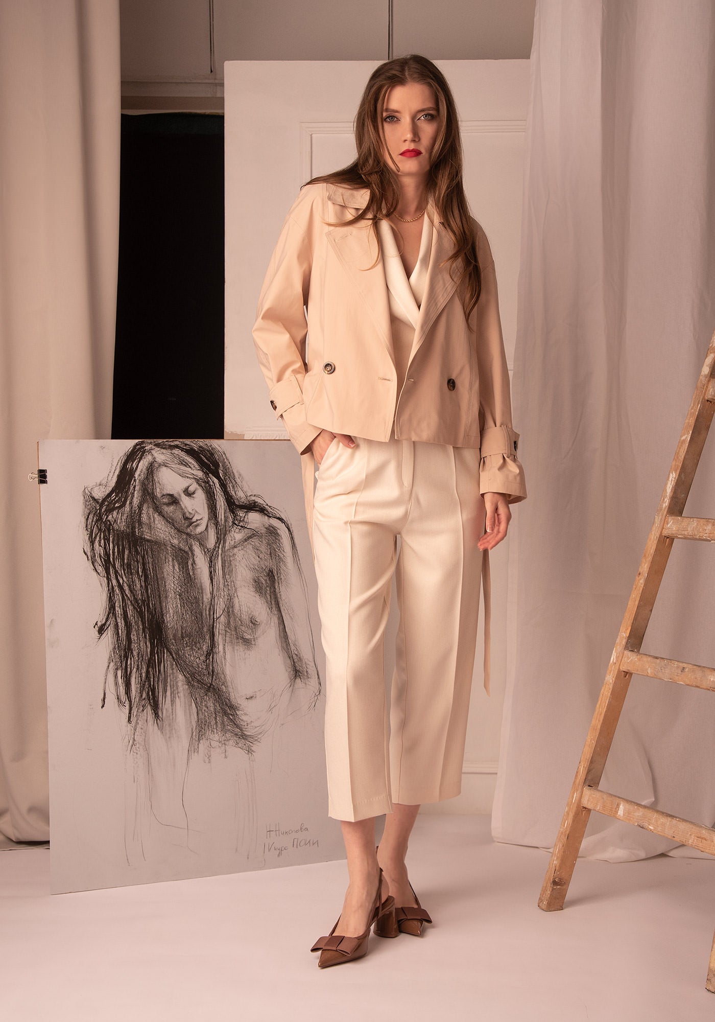 Women's Cropped Trench Coat in Beige