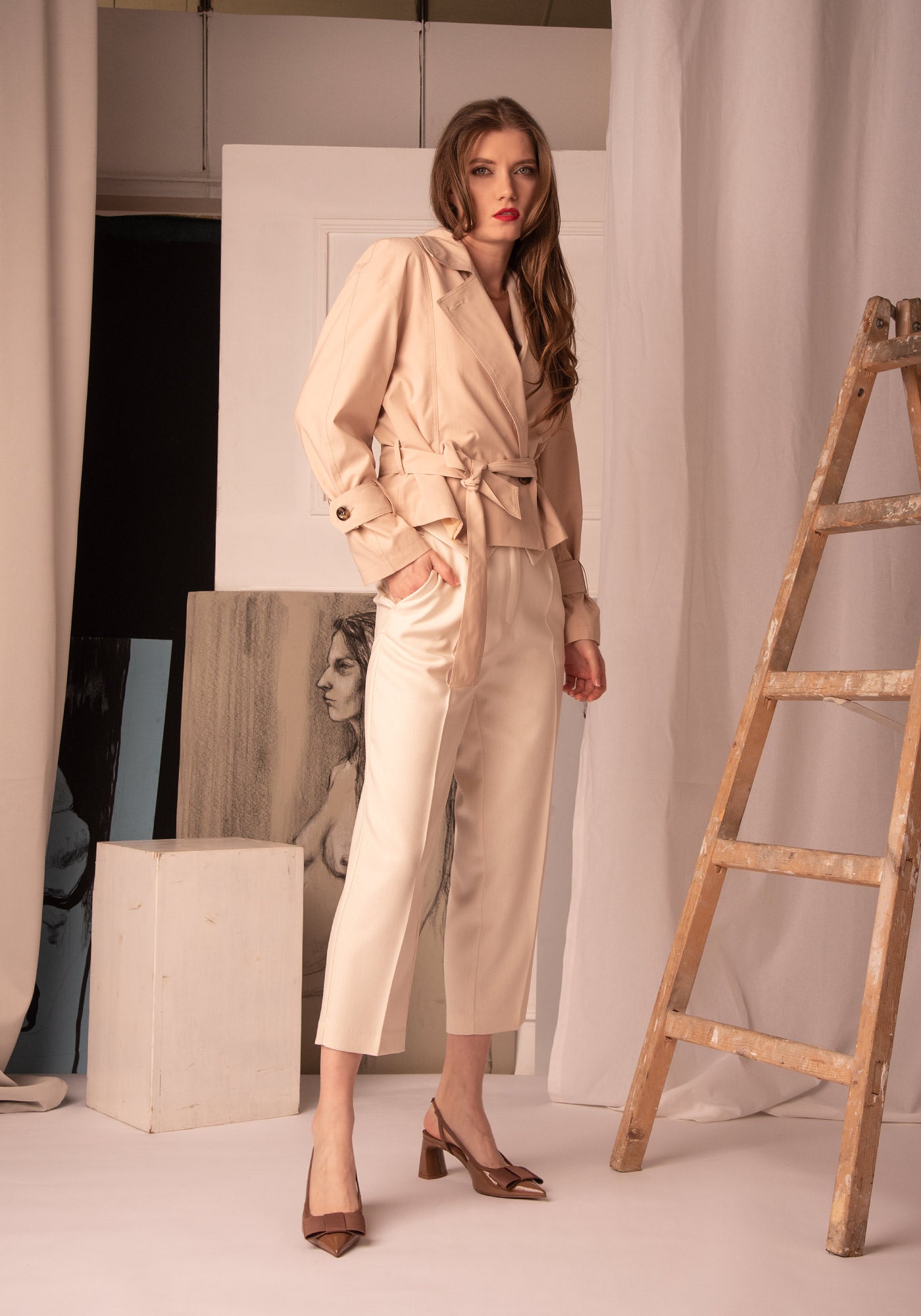 Women's Cropped Trench Coat in Beige