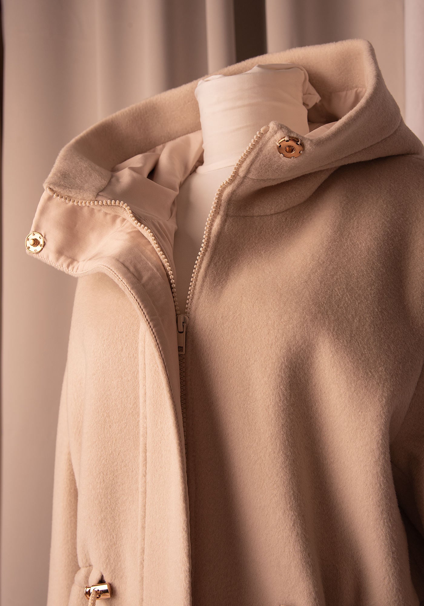 Fé Wool-Blend Hooded Coat in Beige