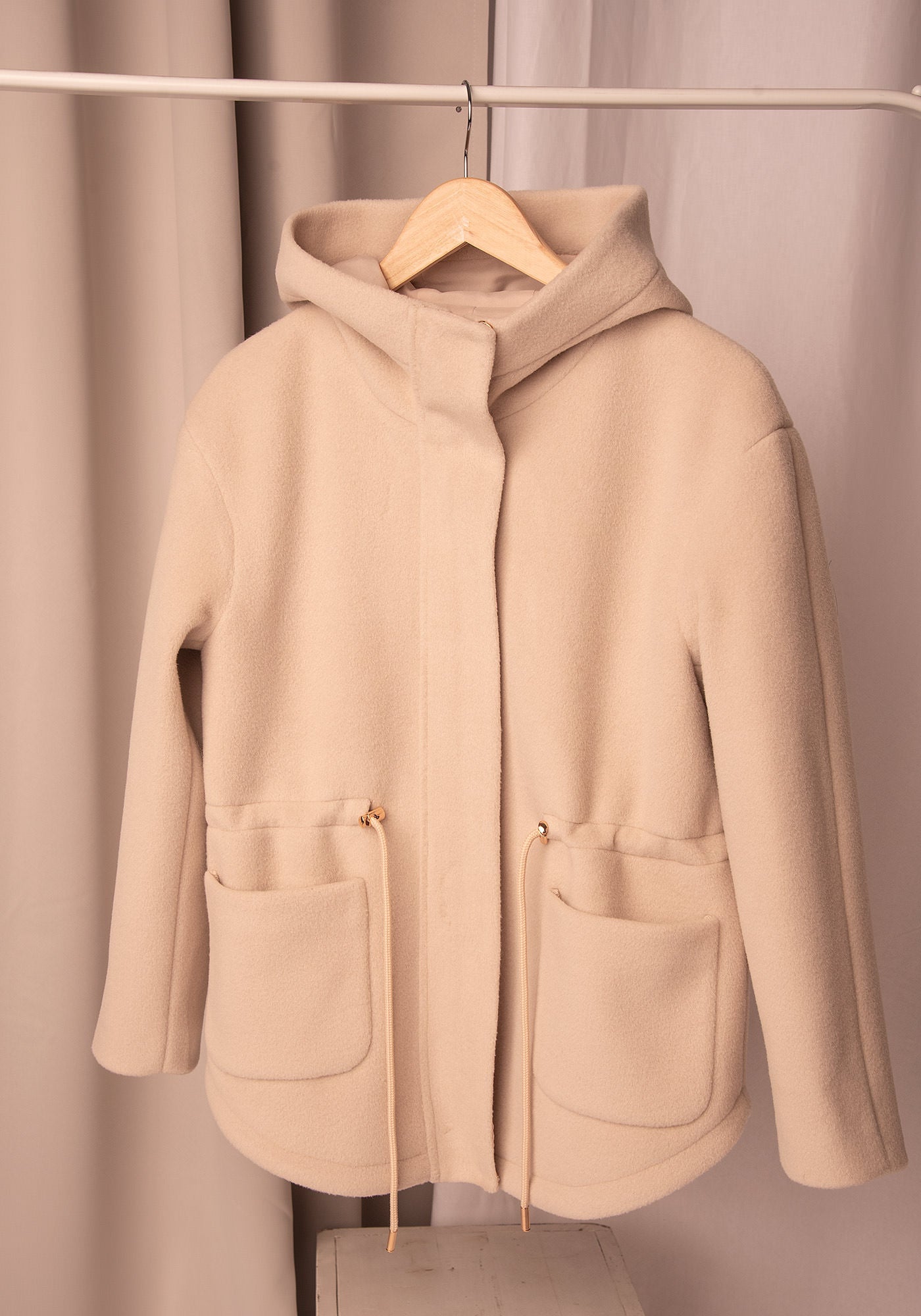 Fé Wool-Blend Hooded Coat in Beige