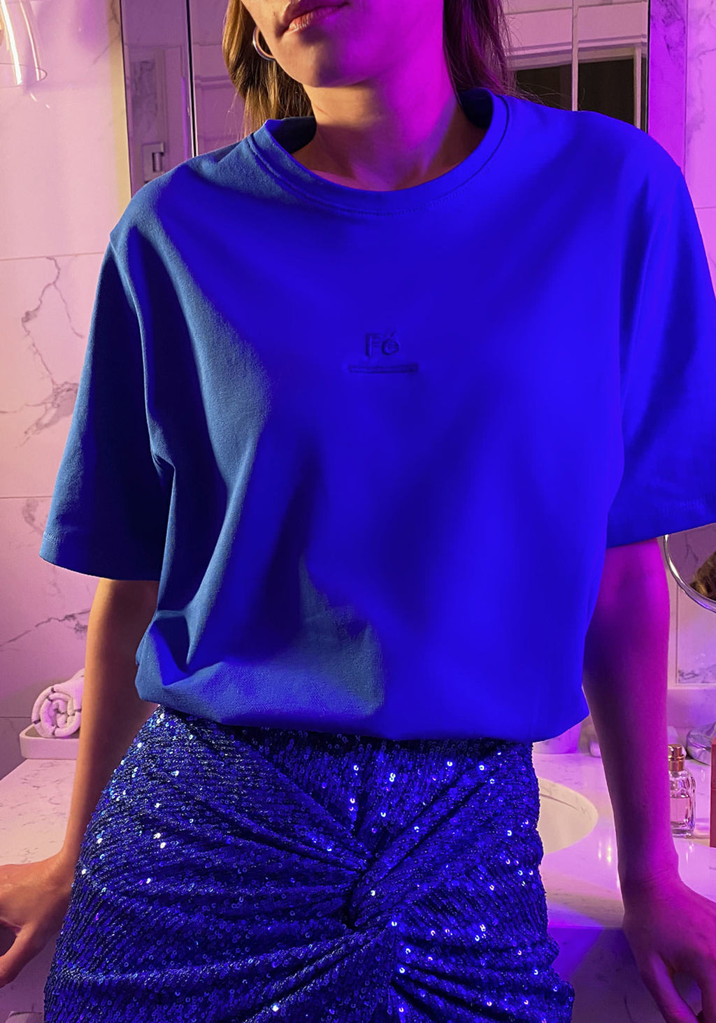 Fé Embroidered Boyfriend T-shirt in Blue