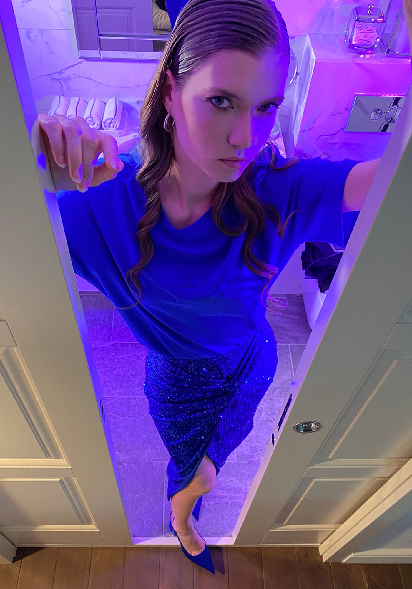 Fé Embroidered Boyfriend T-shirt in Blue