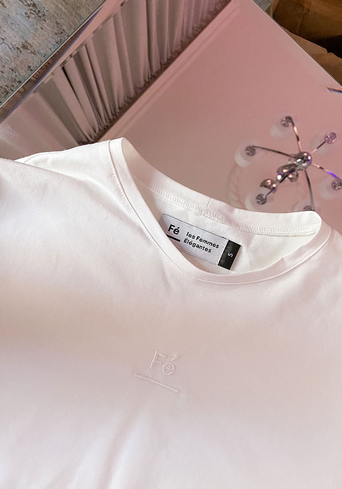 Fé Embroidered Boyfriend T-shirt in Ecru