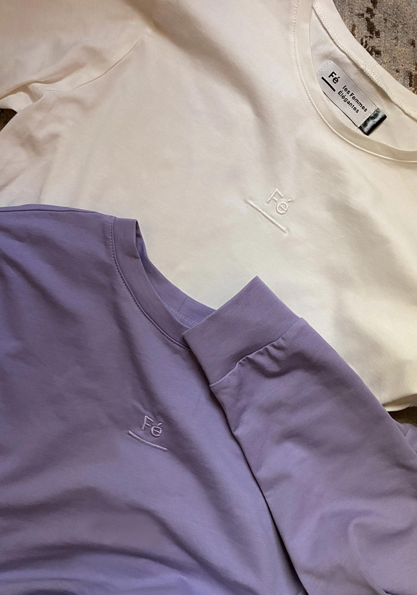 Fé Embroidered Logo Sweatshirt in Purple